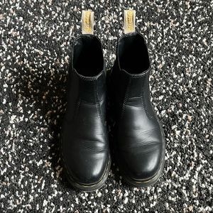 VEGAN Chelsea doc martens